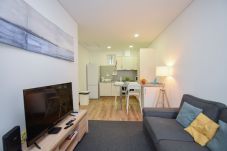 Apartamento em Parede - Acolhedor Apartamento de 1 Quarto com Terraço