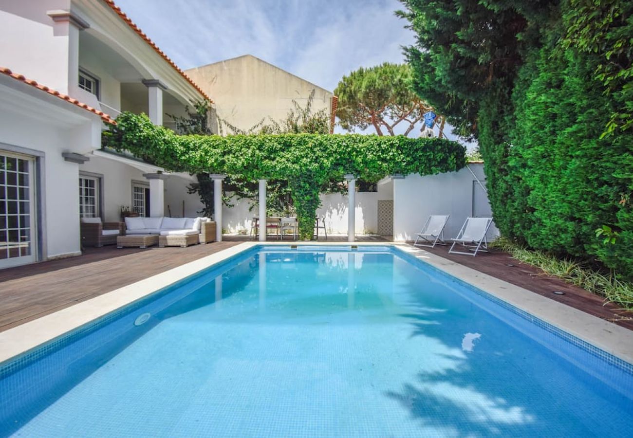 Villa em Aldeia de Juzo - Fantástica Moradia Familiar com Piscina