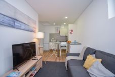 Apartamento em Parede - Charmoso apartamento com 1 quarto - 10 minutos da praia 