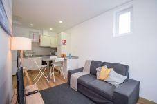 Apartamento em Parede - Charmoso apartamento com 1 quarto - 10 minutos da praia 