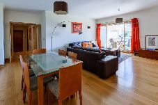 Apartment in Parede - Fantastic Seaside Family Apartment with Pool 