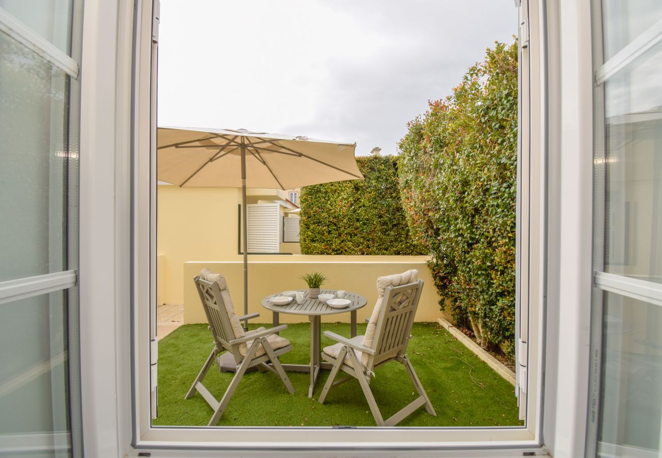 Apartment in Parede - Lovely Apartment with Terrace - 800 meters from beach 