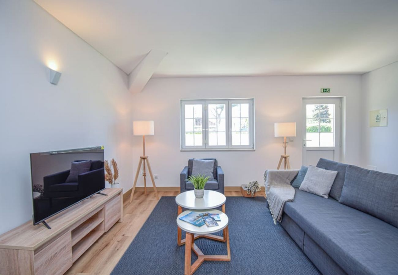 Apartment in Parede - Stylish Apartment with Terrace - 800 meters from beach 