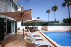 Villa in Santa Bárbara de Nexe - Modern and Spacious Villa with Swimming Pool